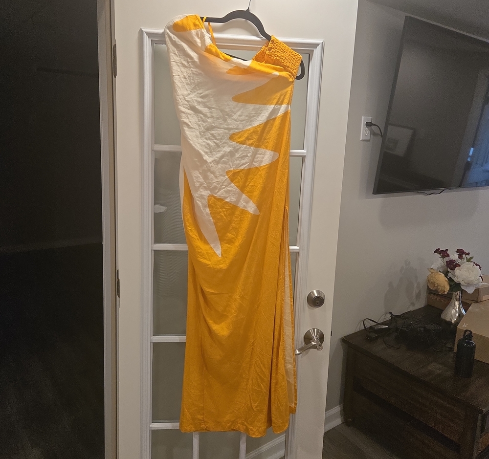 Women’s Yellow & White Sunburst Swim Coverup